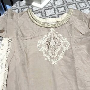 Gorgeous Malihas ourfit. Embroidered kameez and pants size med LOT plus 2 pants